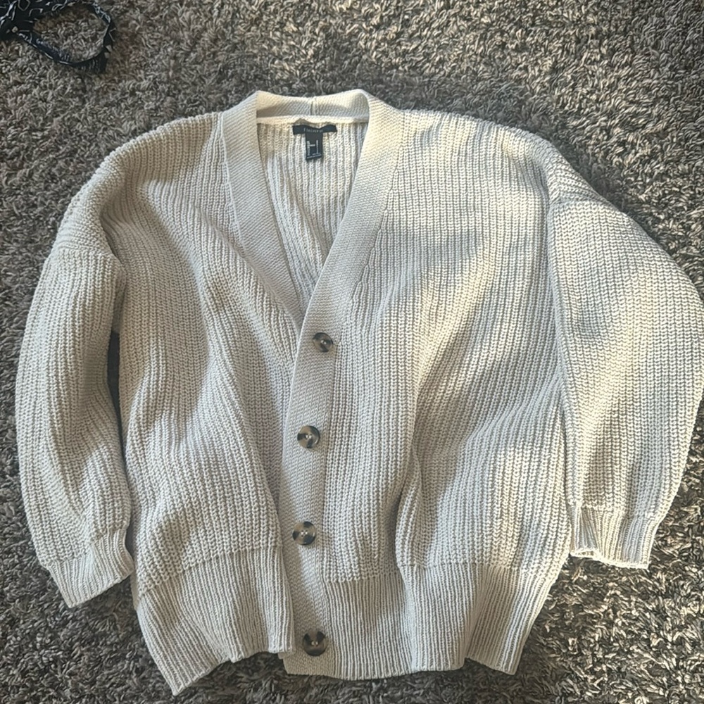 Forever 21 button up sweater size small- B2